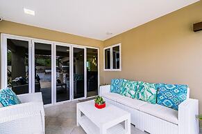 Luxury New 5 Location Pool Outdoor Kitchen