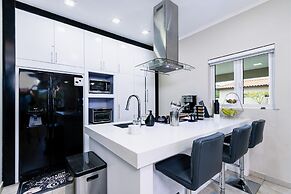 Luxury New 5 Location Pool Outdoor Kitchen