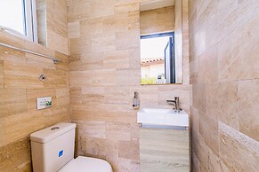 Luxury New 5 Location Pool Outdoor Kitchen