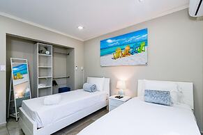 Luxury New 5 Location Pool Outdoor Kitchen