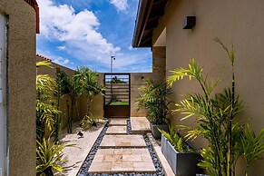 Luxury New 5 Location Pool Outdoor Kitchen