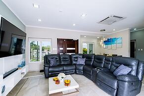 Luxury New 5 Location Pool Outdoor Kitchen