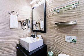 Luxury New 5 Location Pool Outdoor Kitchen