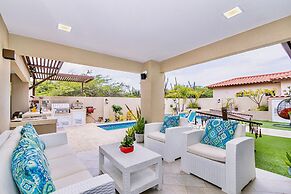 Luxury New 5 Location Pool Outdoor Kitchen