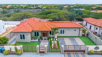 Luxury New 5 Location Pool Outdoor Kitchen