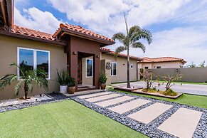 Luxury New 5 Location Pool Outdoor Kitchen