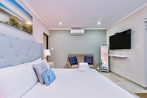 Luxury New 5 Location Pool Outdoor Kitchen