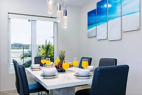 Luxury New 5 Location Pool Outdoor Kitchen