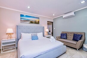 Luxury New 5 Location Pool Outdoor Kitchen