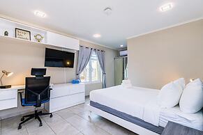 Luxury New 5 Location Pool Outdoor Kitchen