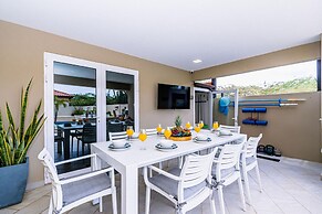 Luxury New 5 Location Pool Outdoor Kitchen