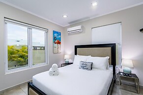 Luxury New 5 Location Pool Outdoor Kitchen