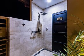 Luxury New 5 Location Pool Outdoor Kitchen