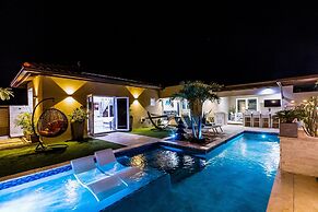 Luxury New 5 Location Pool Outdoor Kitchen