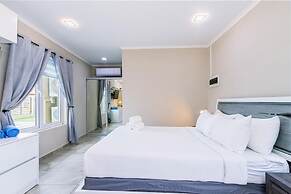 Luxury New 5 Location Pool Outdoor Kitchen