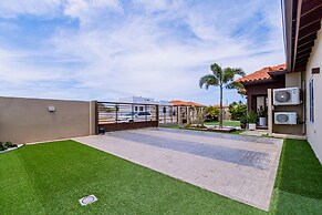 Luxury New 5 Location Pool Outdoor Kitchen