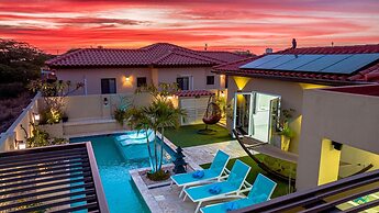 Luxury New 5 Location Pool Outdoor Kitchen