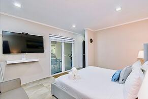 Luxury New 5 Location Pool Outdoor Kitchen