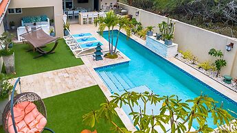 Luxury New 5 Location Pool Outdoor Kitchen