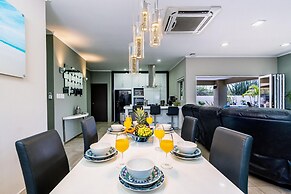 Luxury New 5 Location Pool Outdoor Kitchen