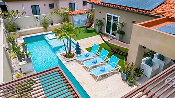 Luxury New 5 Location Pool Outdoor Kitchen