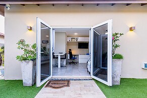 Luxury New 5 Location Pool Outdoor Kitchen