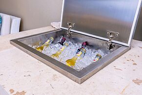 Luxury New 5 Location Pool Outdoor Kitchen