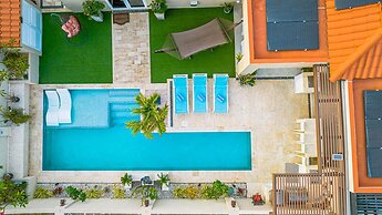 Luxury New 5 Location Pool Outdoor Kitchen