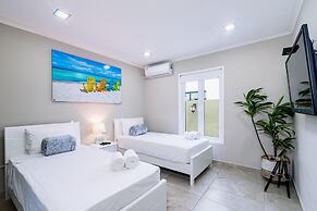 Luxury New 5 Location Pool Outdoor Kitchen