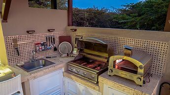 Luxury New 5 Location Pool Outdoor Kitchen