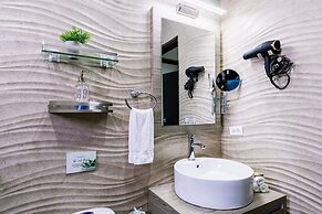 Luxury New 5 Location Pool Outdoor Kitchen