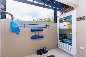 Luxury New 5 Location Pool Outdoor Kitchen