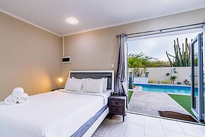 Luxury New 5 Location Pool Outdoor Kitchen