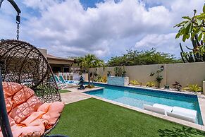 Luxury New 5 Location Pool Outdoor Kitchen