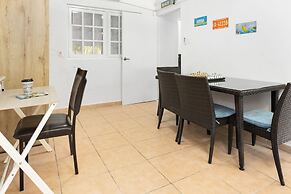 Cozy 3BR Town Home in Gated Community Palm Beach