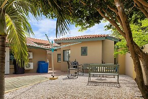 Cozy 3BR Town Home in Gated Community Palm Beach