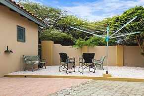 Cozy 3BR Town Home in Gated Community Palm Beach