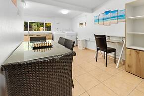 Cozy 3BR Town Home in Gated Community Palm Beach