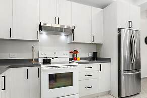 Cozy 3BR Town Home in Gated Community Palm Beach