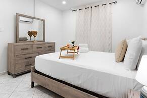 Cozy 3BR Town Home in Gated Community Palm Beach