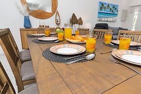 Cozy 3BR Town Home in Gated Community Palm Beach