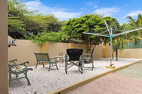 Cozy 3BR Town Home in Gated Community Palm Beach