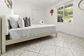 Cozy 3BR Town Home in Gated Community Palm Beach