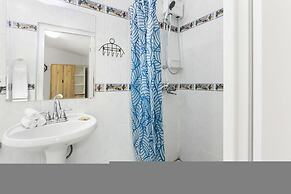 Cozy 3BR Town Home in Gated Community Palm Beach