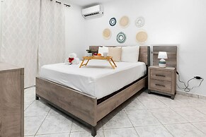 Cozy 3BR Town Home in Gated Community Palm Beach