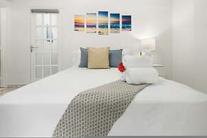 Cozy 3BR Town Home in Gated Community Palm Beach