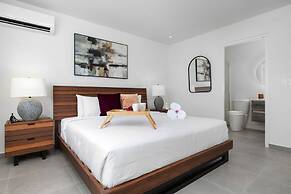 Brand NEW Private Pool King Beds Palmbeach