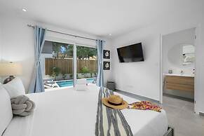 Brand NEW Private Pool King Beds Palmbeach