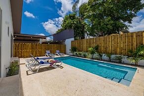 Brand NEW Private Pool King Beds Palmbeach