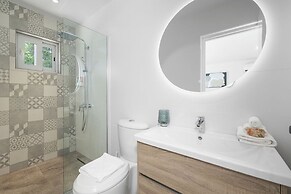 Brand NEW Private Pool King Beds Palmbeach